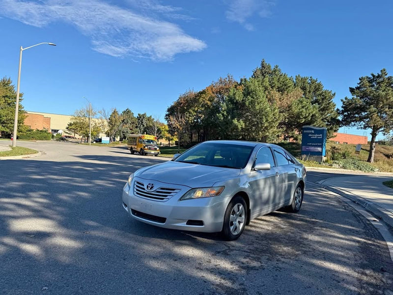 2009 Toyota Camry LE – Leather Seats – Great Value