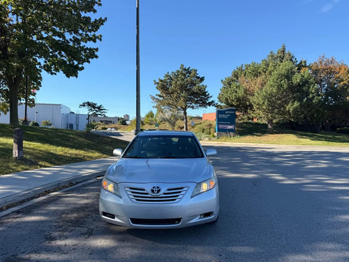 2009 Toyota Camry LE – Leather Seats – Great Value