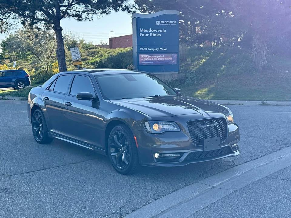 2022 Chrysler 300 Touring – Fully Loaded (SOLD)